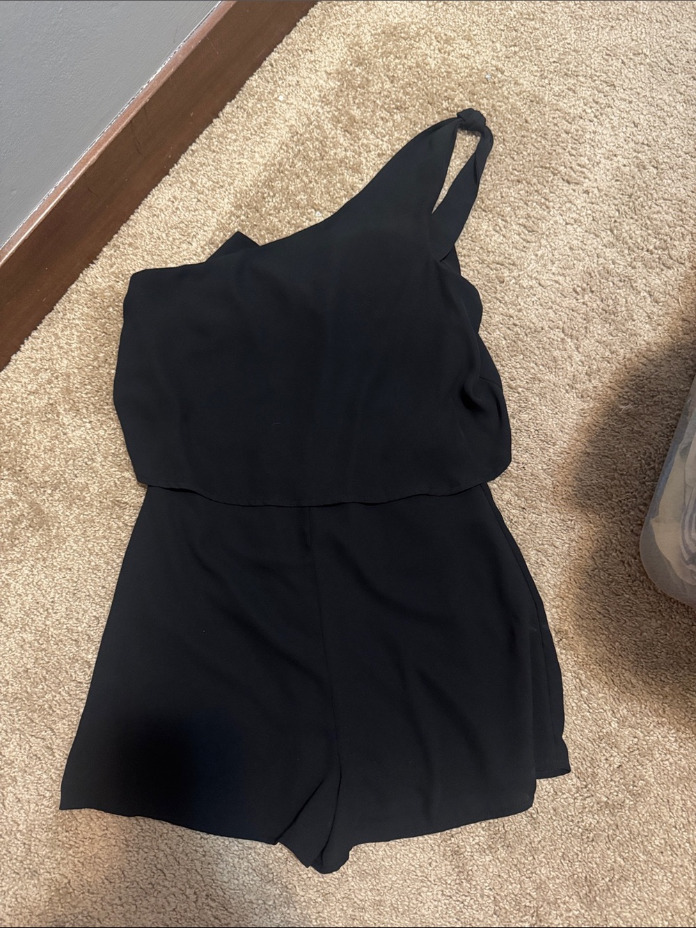 Le Lis One-Shoulder Black Romper